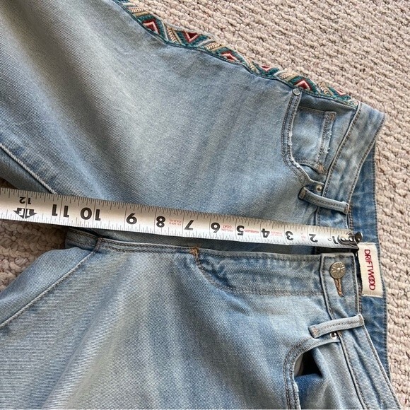 Driftwood Gizelle Girlfriend Skinny Embroidered distressed jeans - Picture 10 of 15